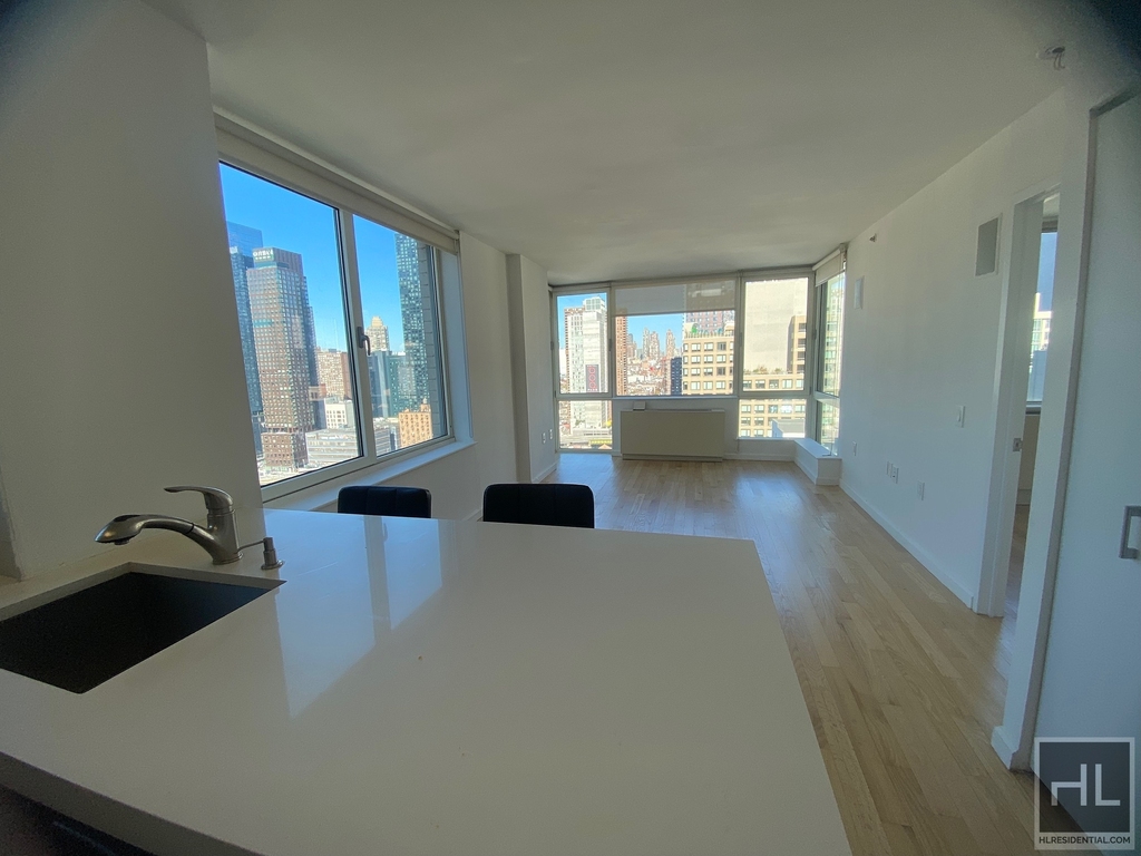 West 37th Street - Photo 0