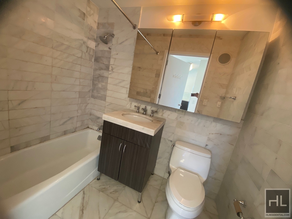 West 37th Street - Photo 4