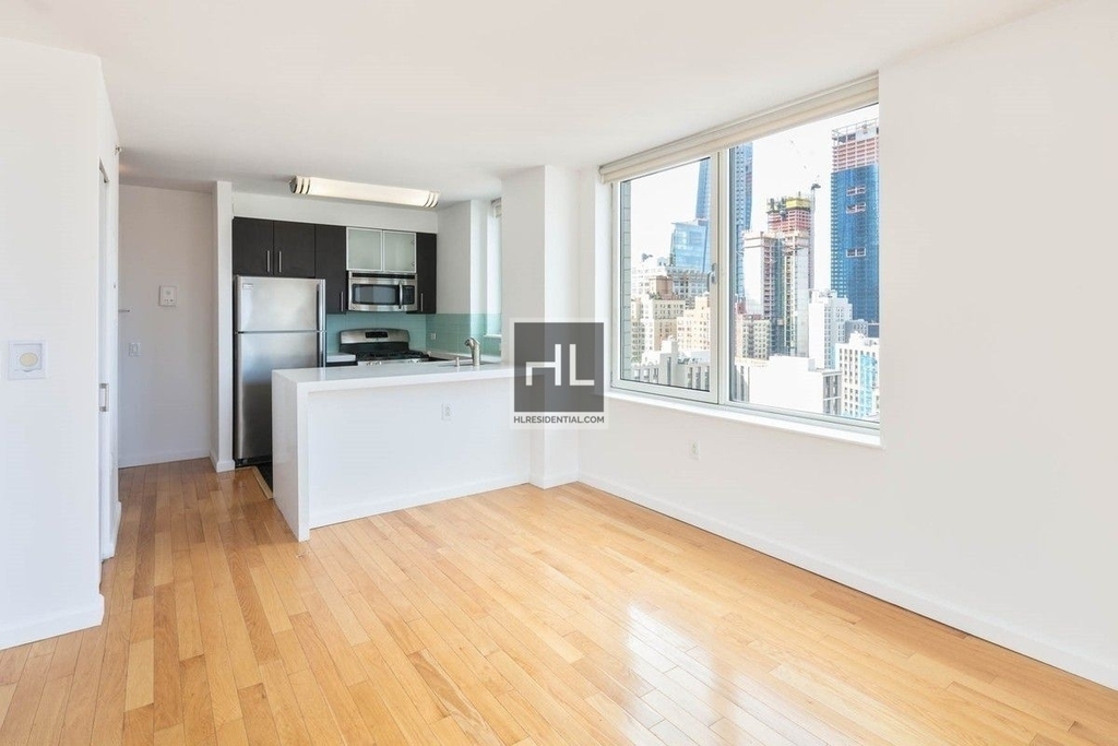 West 37th Street - Photo 0