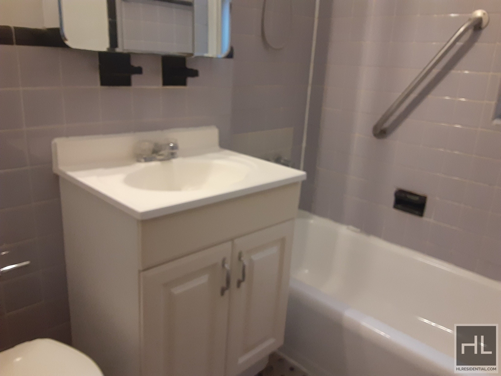 East 58th Street - Photo 4