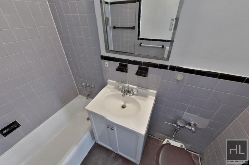 East 58 Street - Photo 2