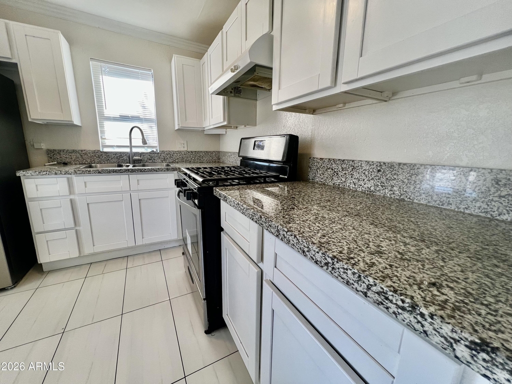 9622 N 12th Avenue - Photo 6