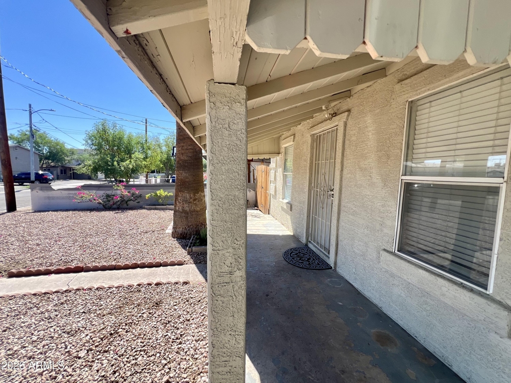 9622 N 12th Avenue - Photo 3