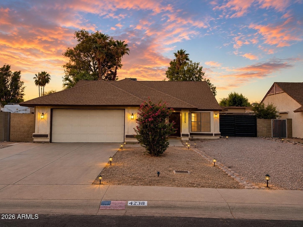4238 E Everett Drive - Photo 1