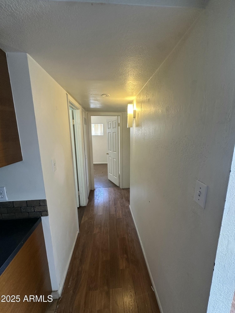 828 W 2nd Street - Photo 7