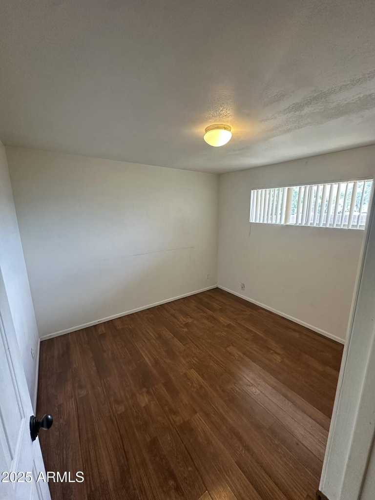 828 W 2nd Street - Photo 9