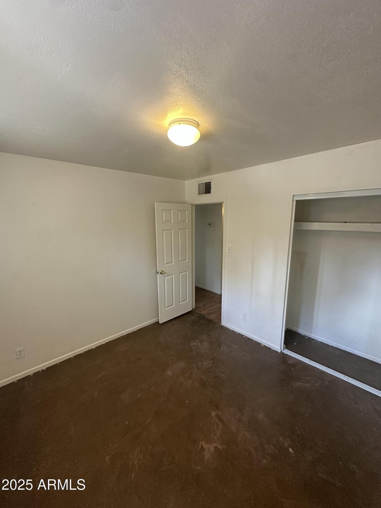 828 W 2nd Street - Photo 12