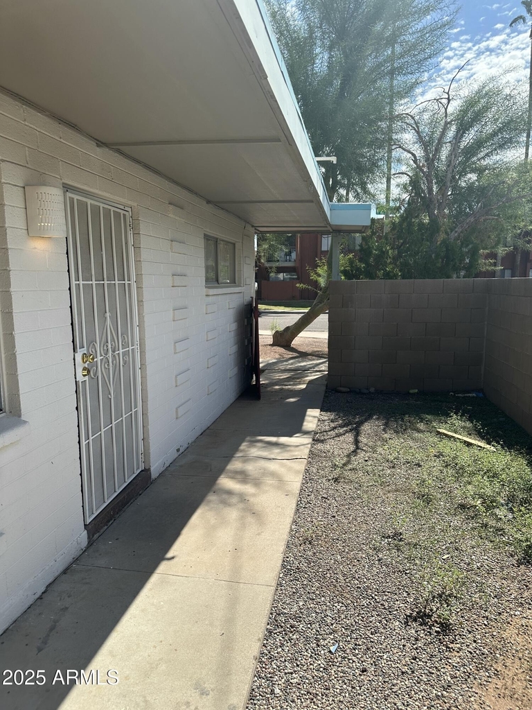 828 W 2nd Street - Photo 1