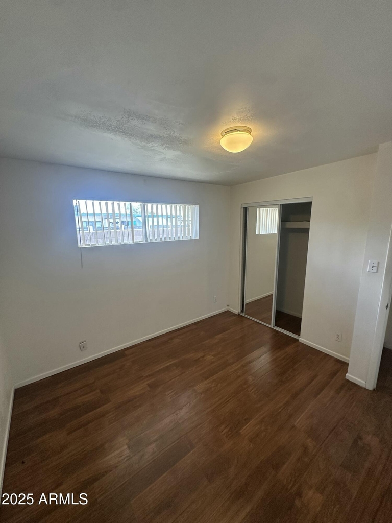 828 W 2nd Street - Photo 10