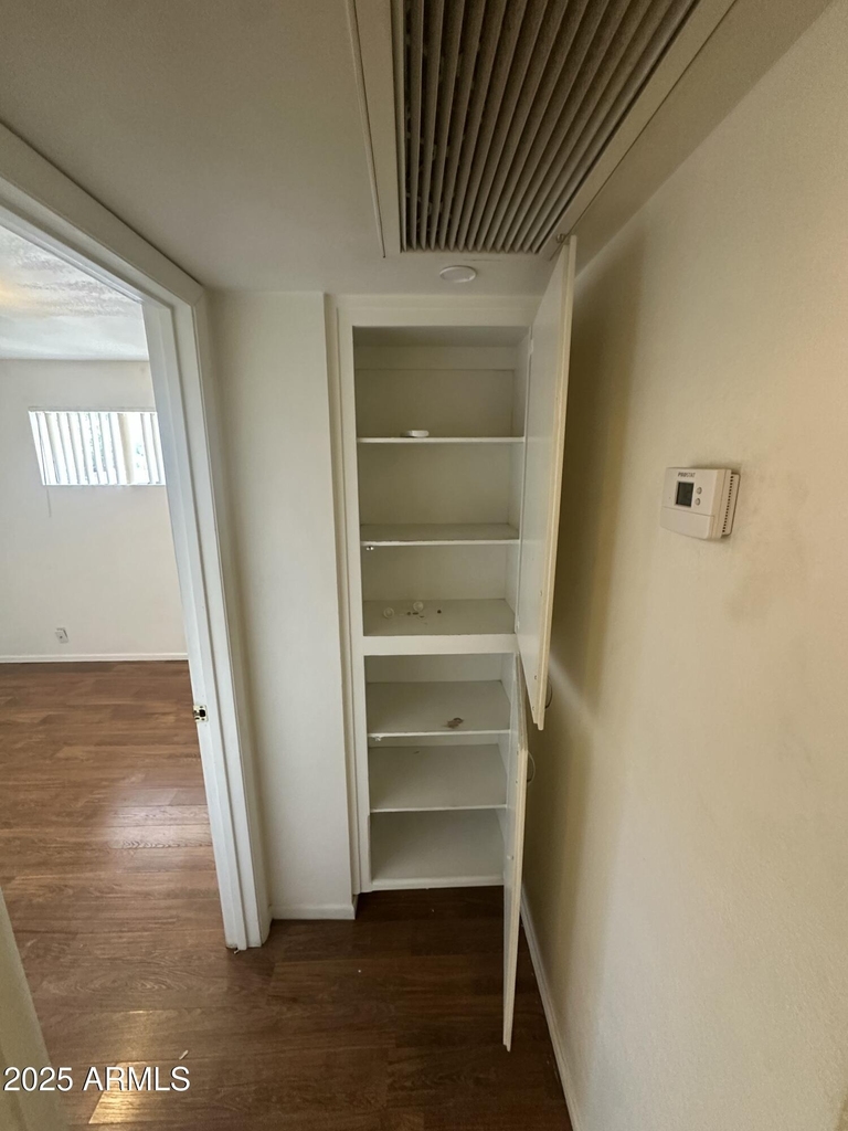 828 W 2nd Street - Photo 8