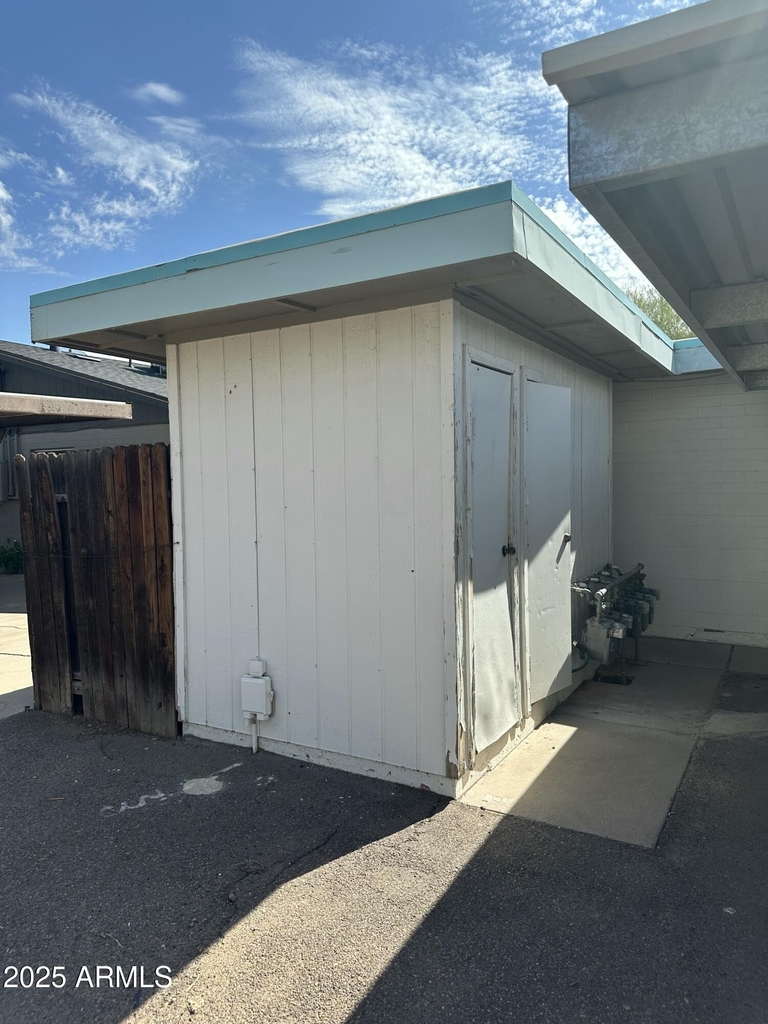 828 W 2nd Street - Photo 14