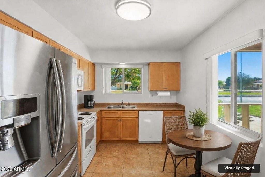 10916 W Peoria Avenue - Photo 6