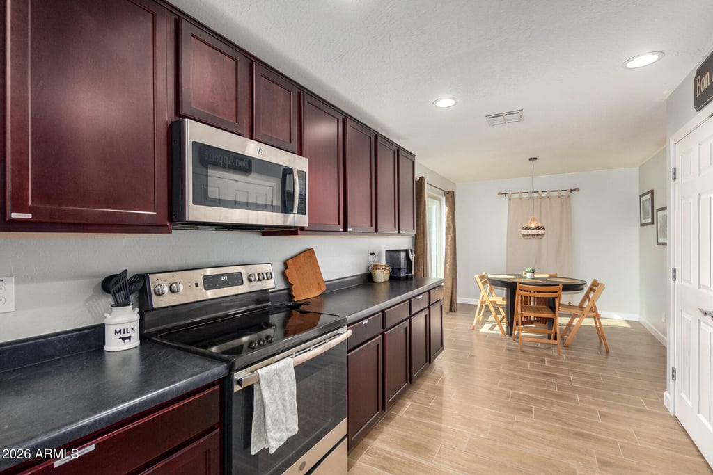 18221 W Pueblo Avenue - Photo 6
