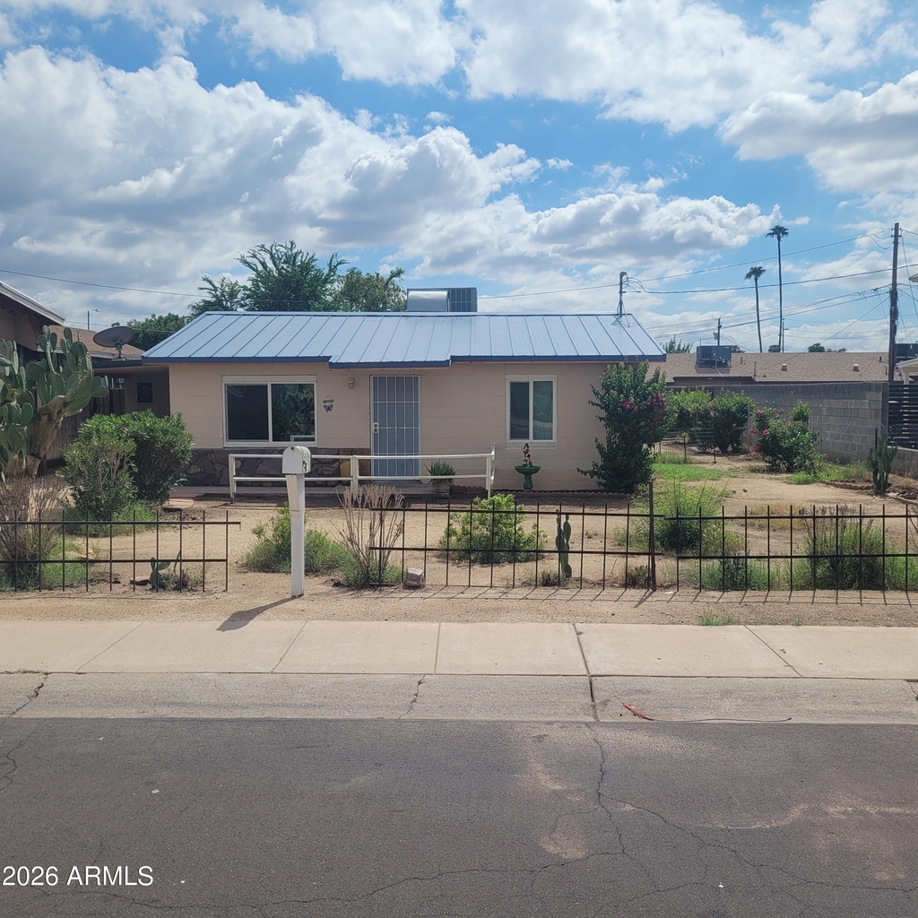 5037 W Myrtle Avenue - Photo 0