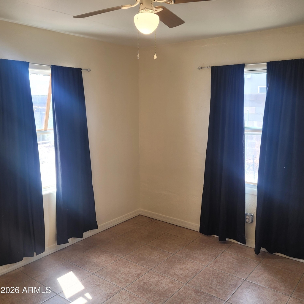 5037 W Myrtle Avenue - Photo 5