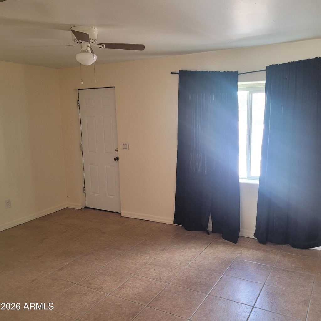5037 W Myrtle Avenue - Photo 2