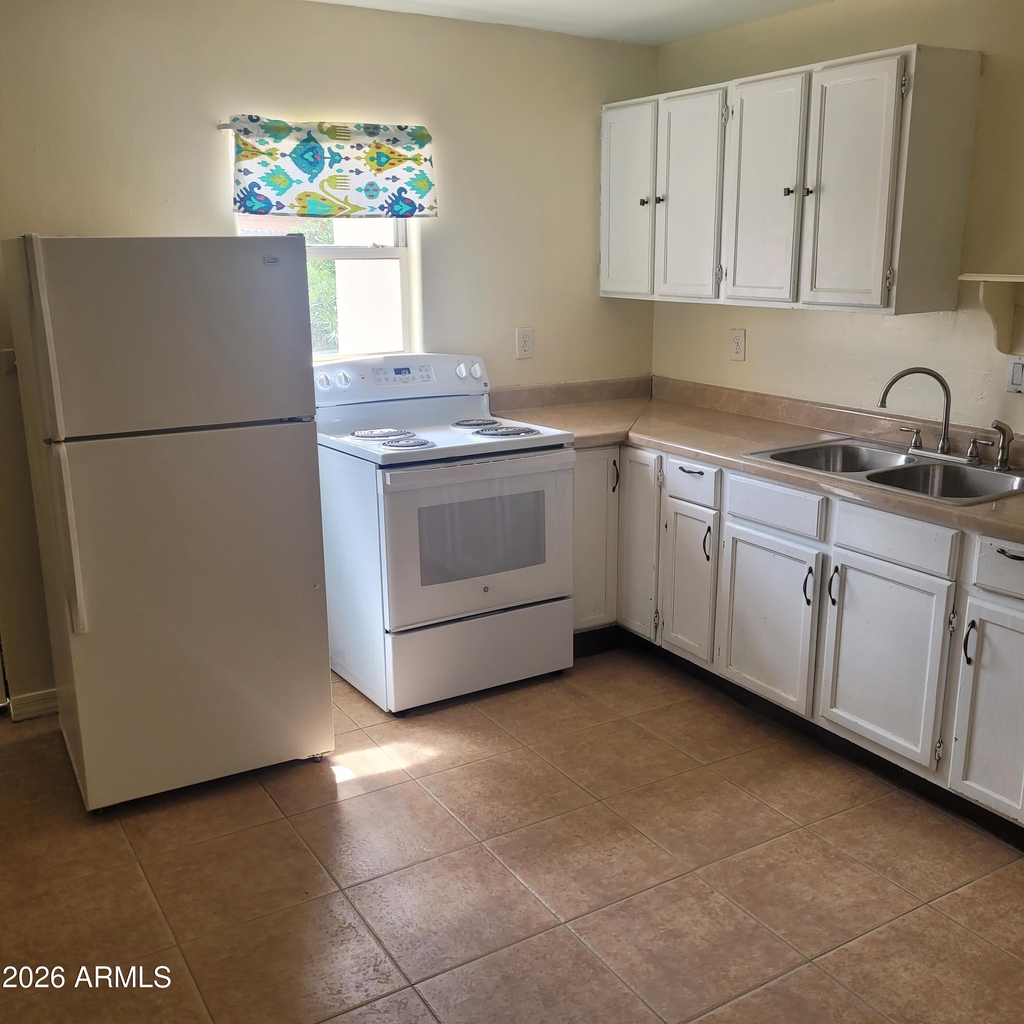 5037 W Myrtle Avenue - Photo 3