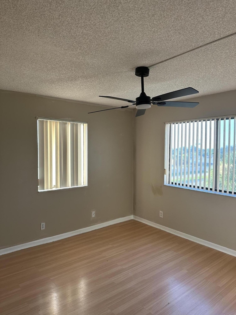 8020 Hampton Boulevard - Photo 2