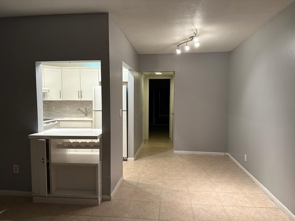 83 Easthampton D - Photo 3