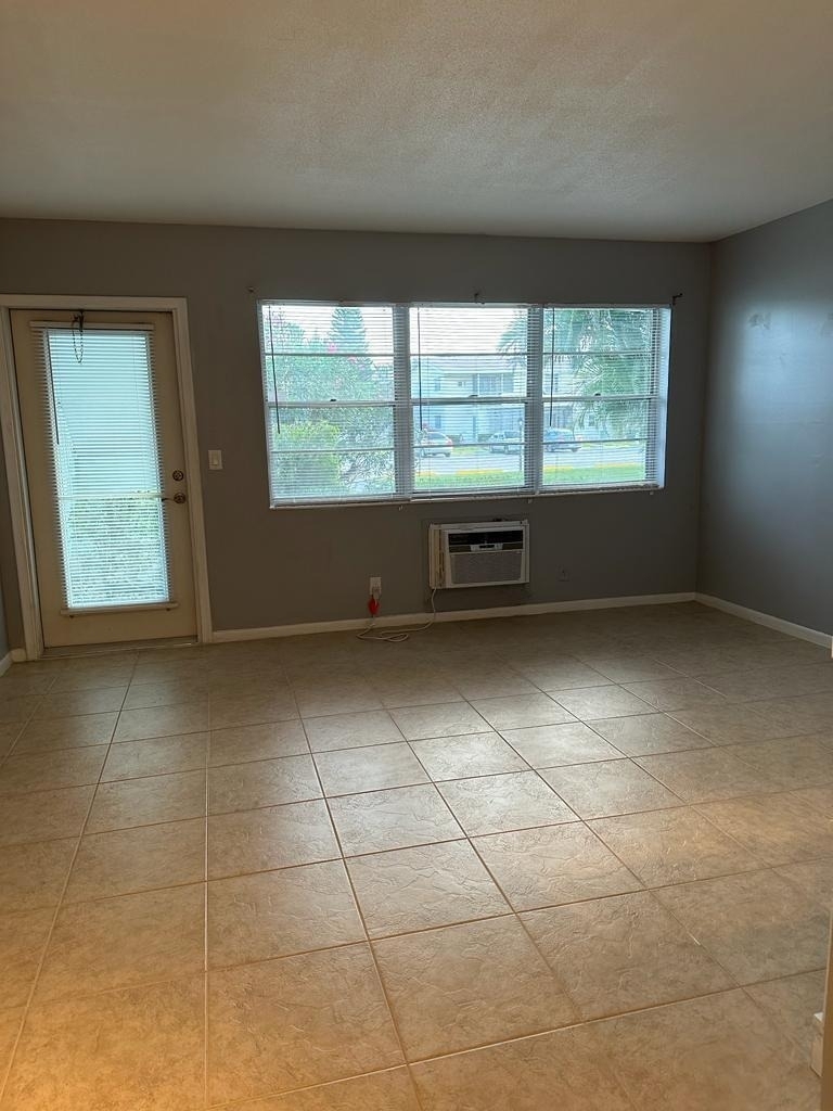 83 Easthampton D - Photo 4