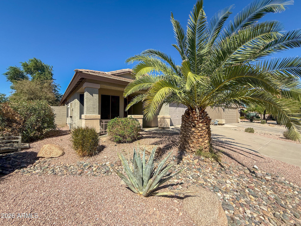 43676 W Wade Drive - Photo 2