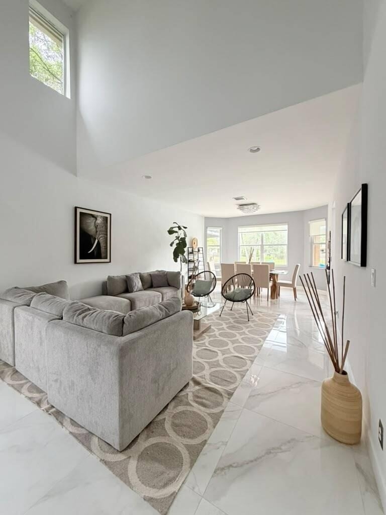 4251 E Seneca Avenue - Photo 4