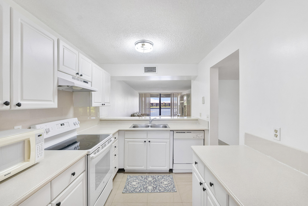 5828 Coral Lake Drive - Photo 4