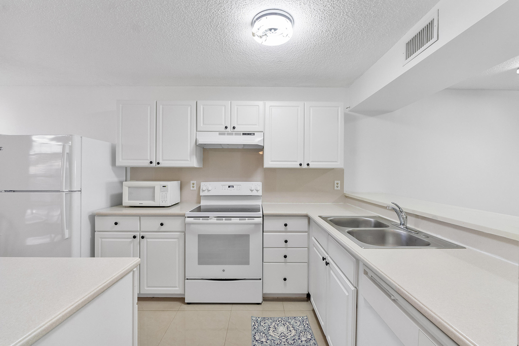 5828 Coral Lake Drive - Photo 2