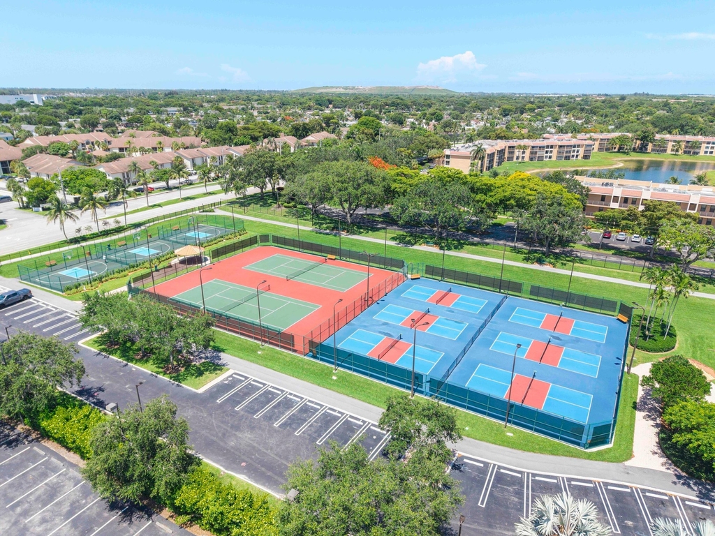 5828 Coral Lake Drive - Photo 38