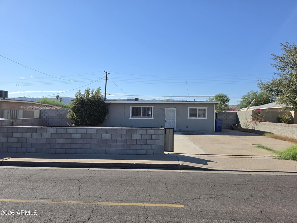 919 E Vineyard Road - Photo 0