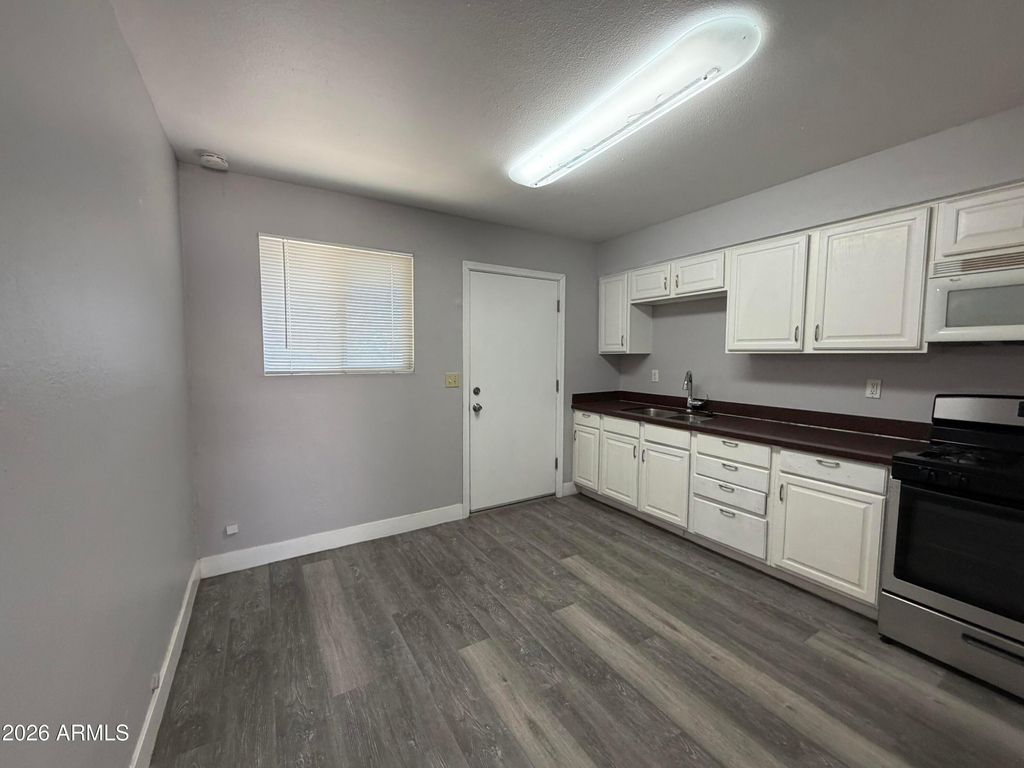 1833 E Harvard Street - Photo 3