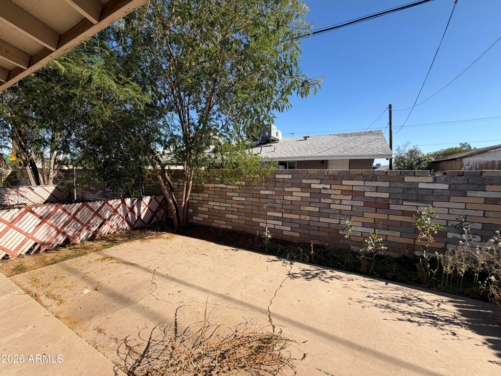 1833 E Harvard Street - Photo 9