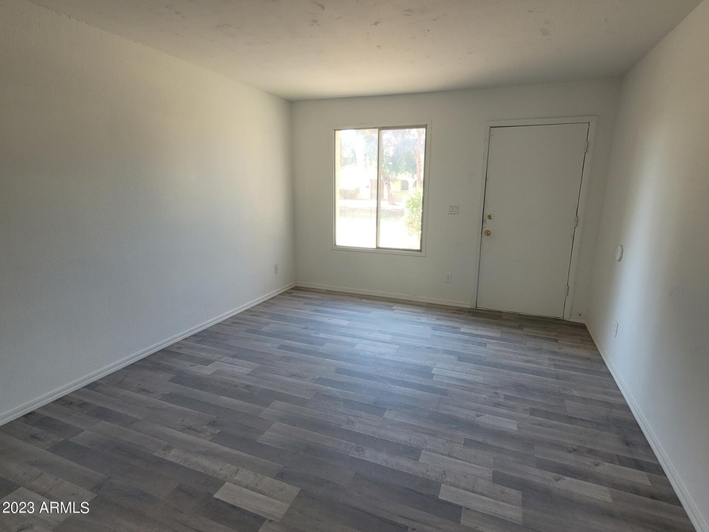 4667 N 21st Avenue - Photo 4
