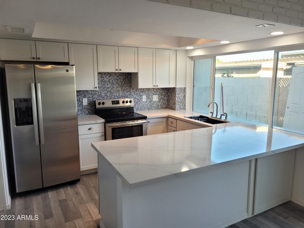 4667 N 21st Avenue - Photo 0
