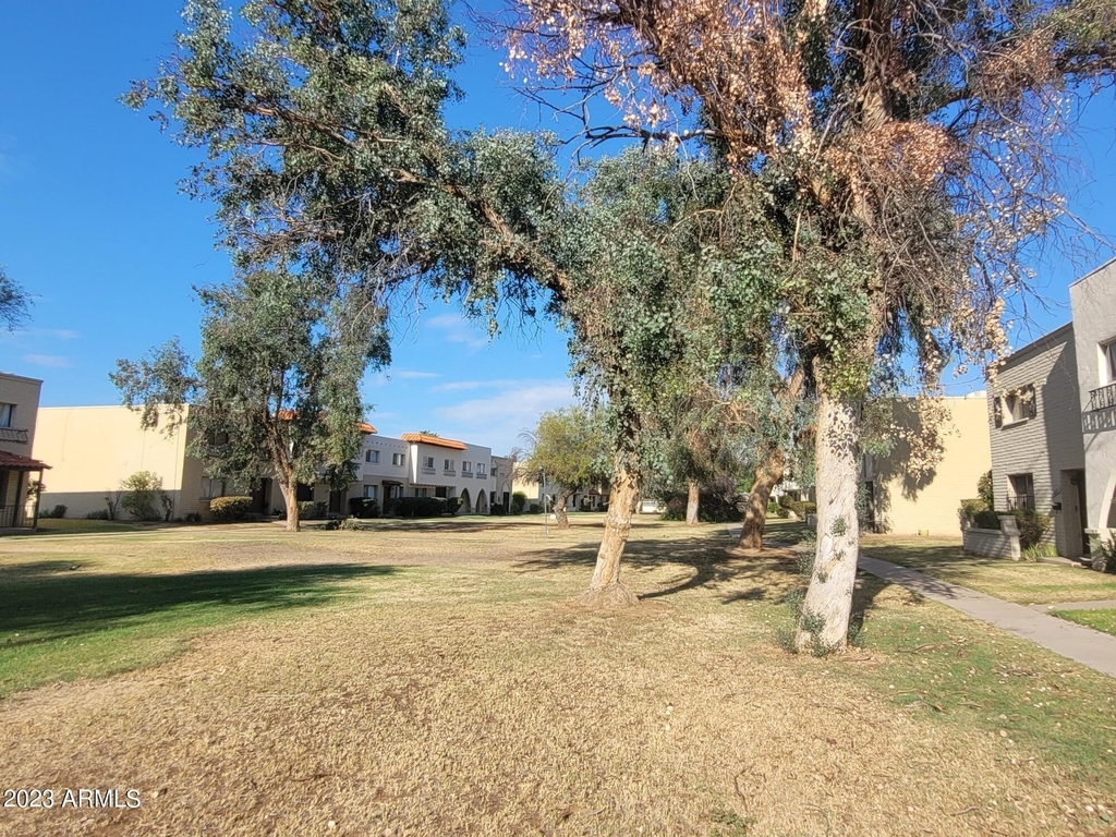 4667 N 21st Avenue - Photo 7