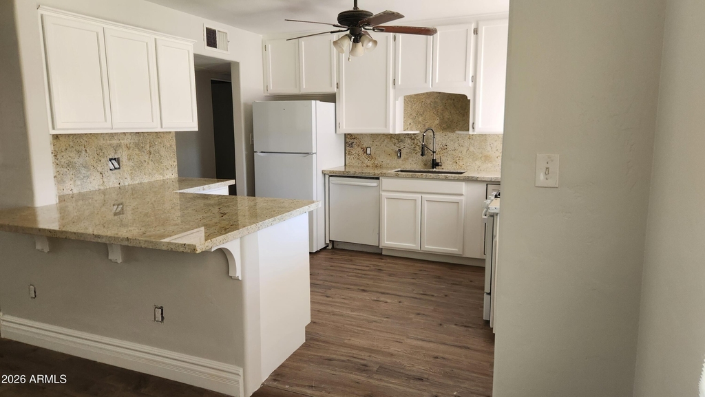 803 W Luke Avenue - Photo 3