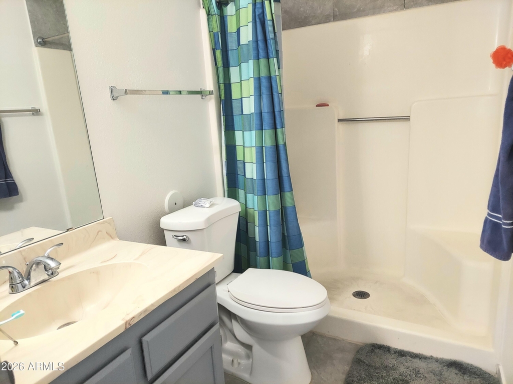 2140 E 10th Street - Photo 4