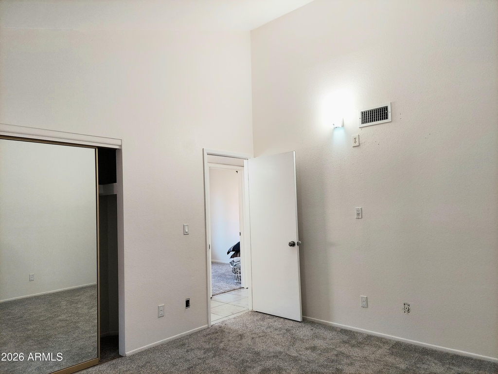 2140 E 10th Street - Photo 3