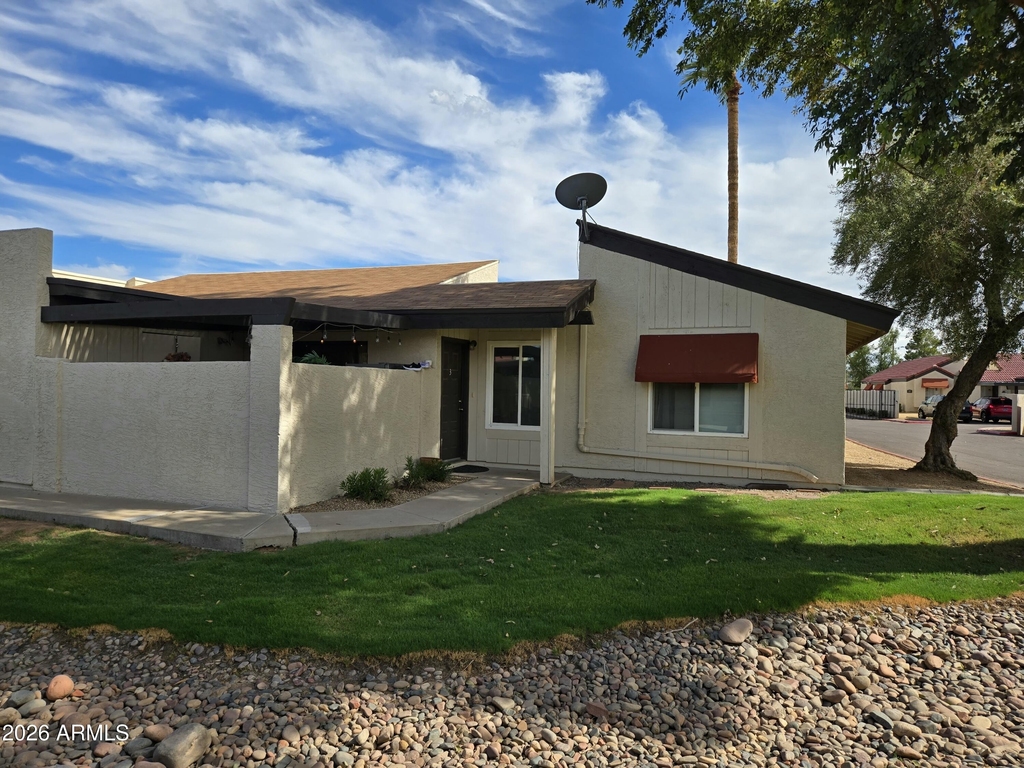 2140 E 10th Street - Photo 0