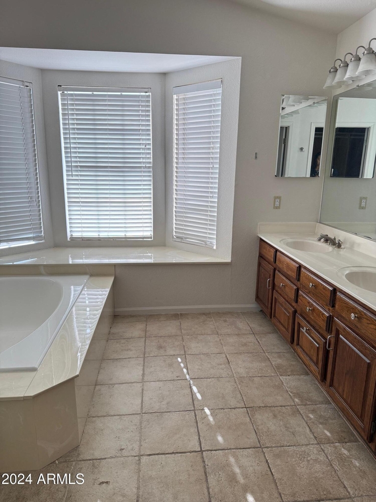 2241 E Mallard Court - Photo 18