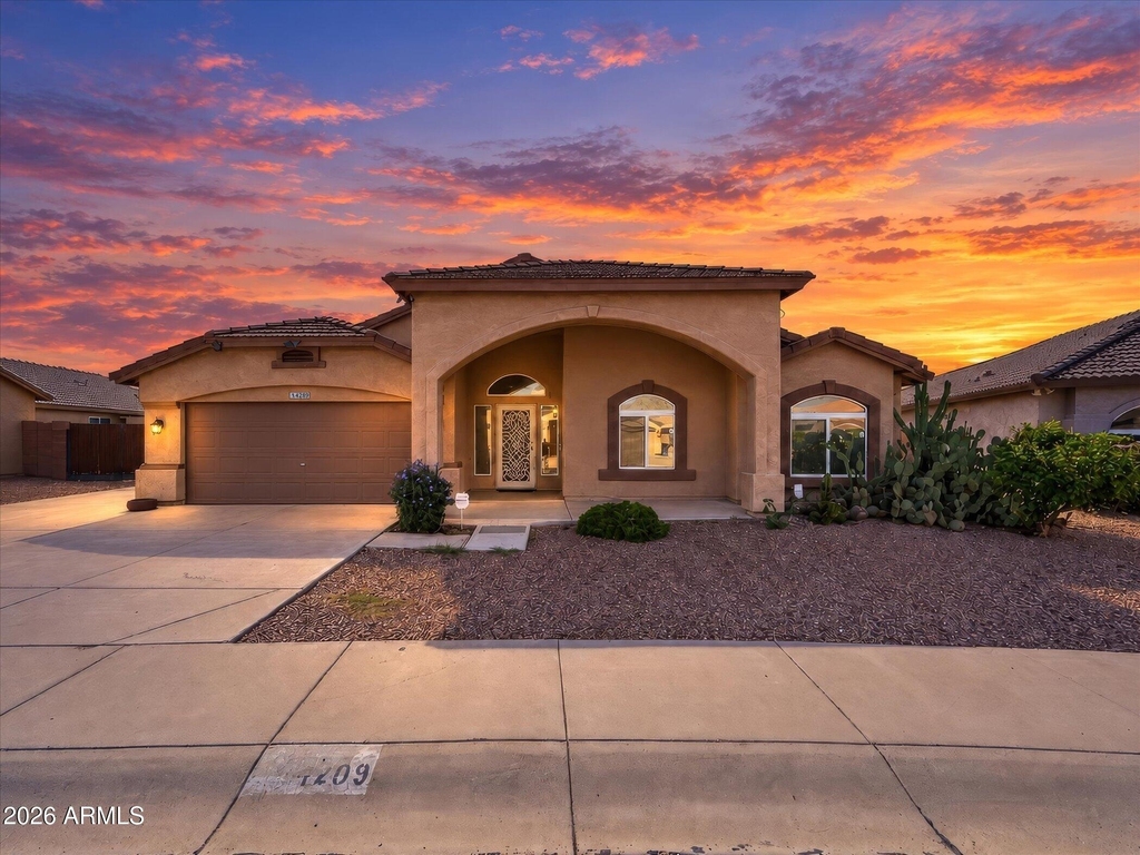 4209 W Wahalla Lane - Photo 0
