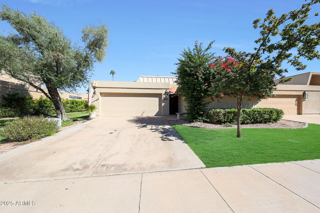 2422 E Oregon Avenue - Photo 0