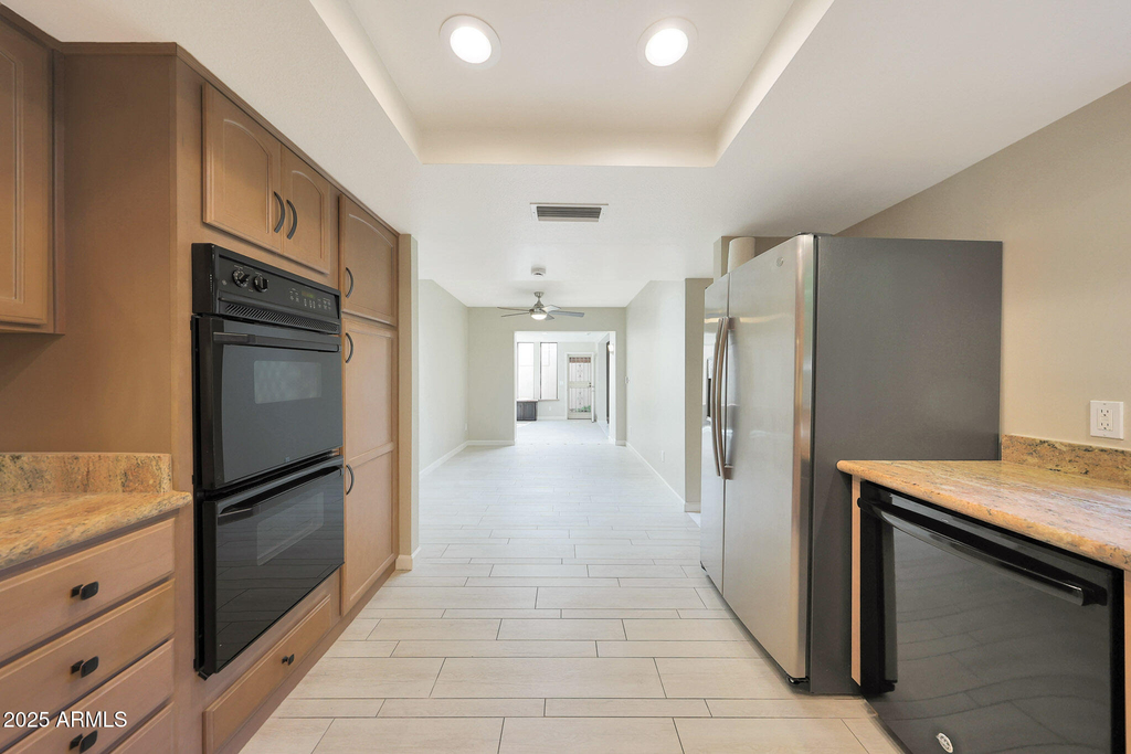 2422 E Oregon Avenue - Photo 9