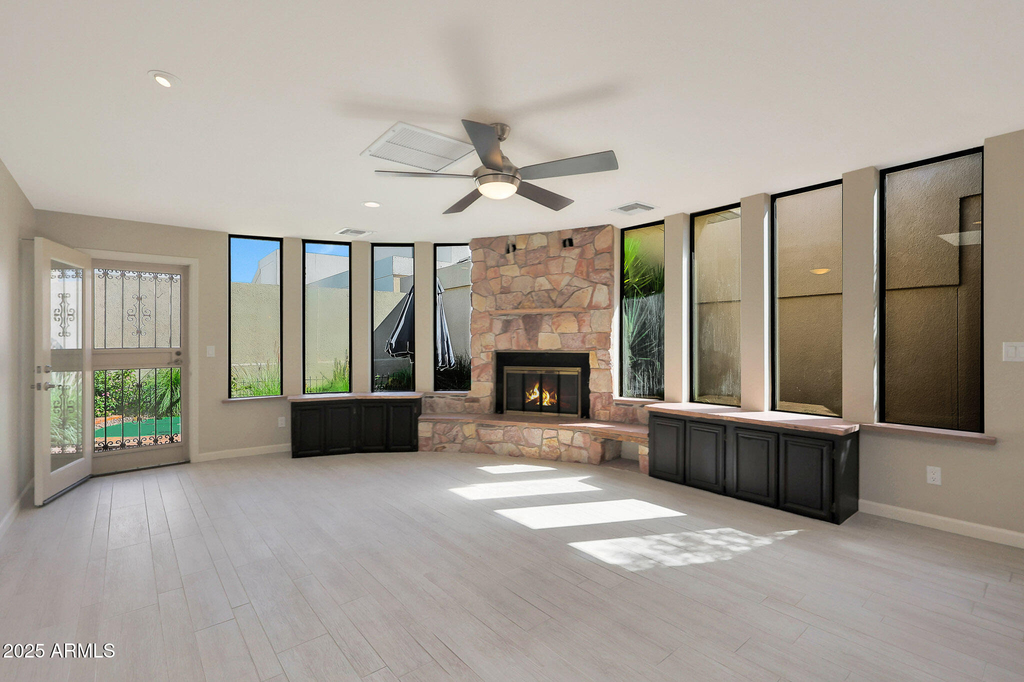 2422 E Oregon Avenue - Photo 11