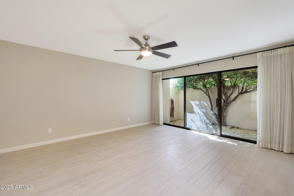 2422 E Oregon Avenue - Photo 13