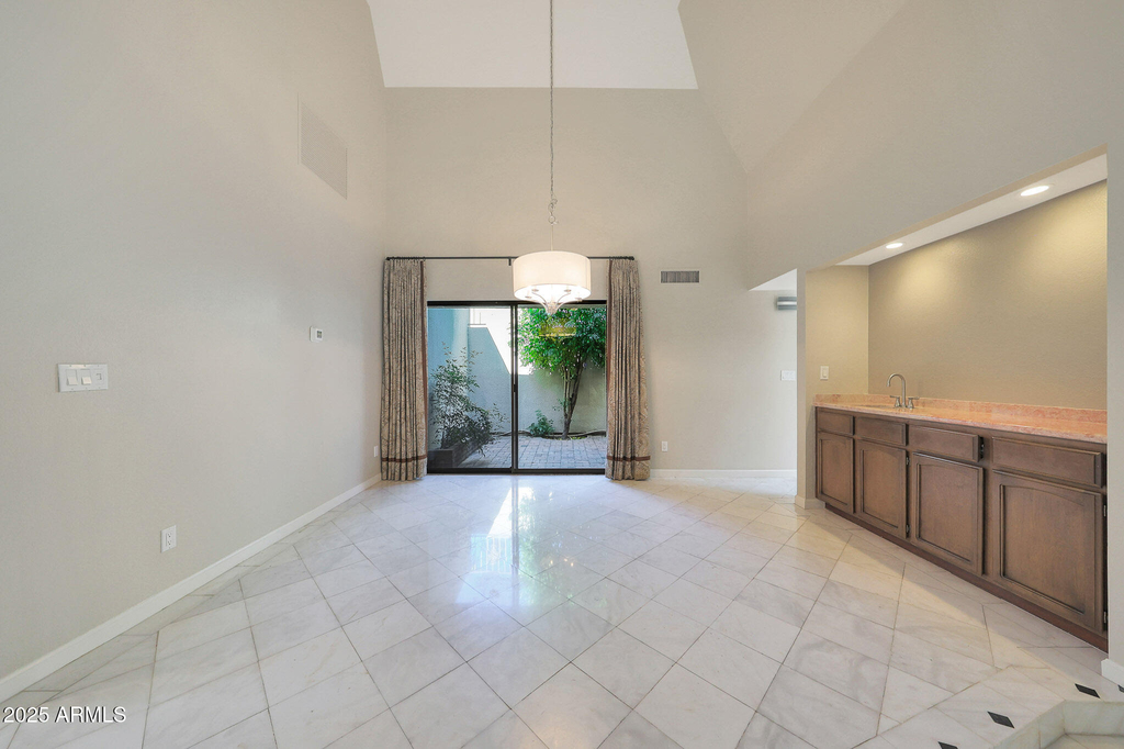 2422 E Oregon Avenue - Photo 4