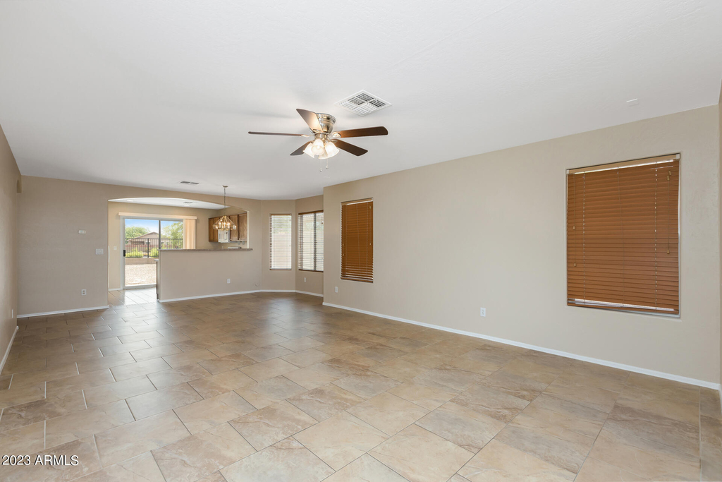15193 W Adams Street - Photo 4