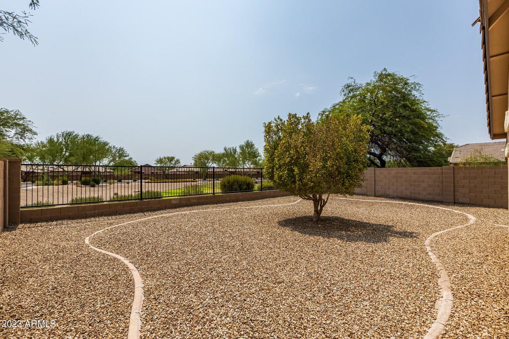 15193 W Adams Street - Photo 25