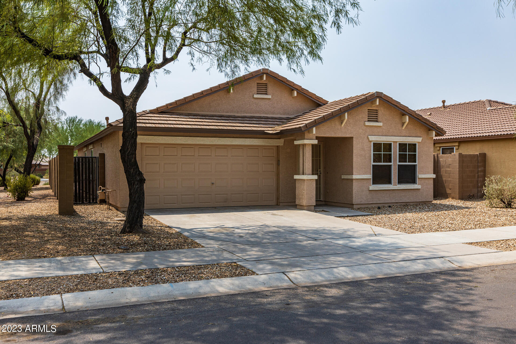 15193 W Adams Street - Photo 3