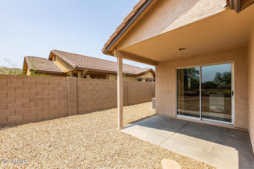 15193 W Adams Street - Photo 26